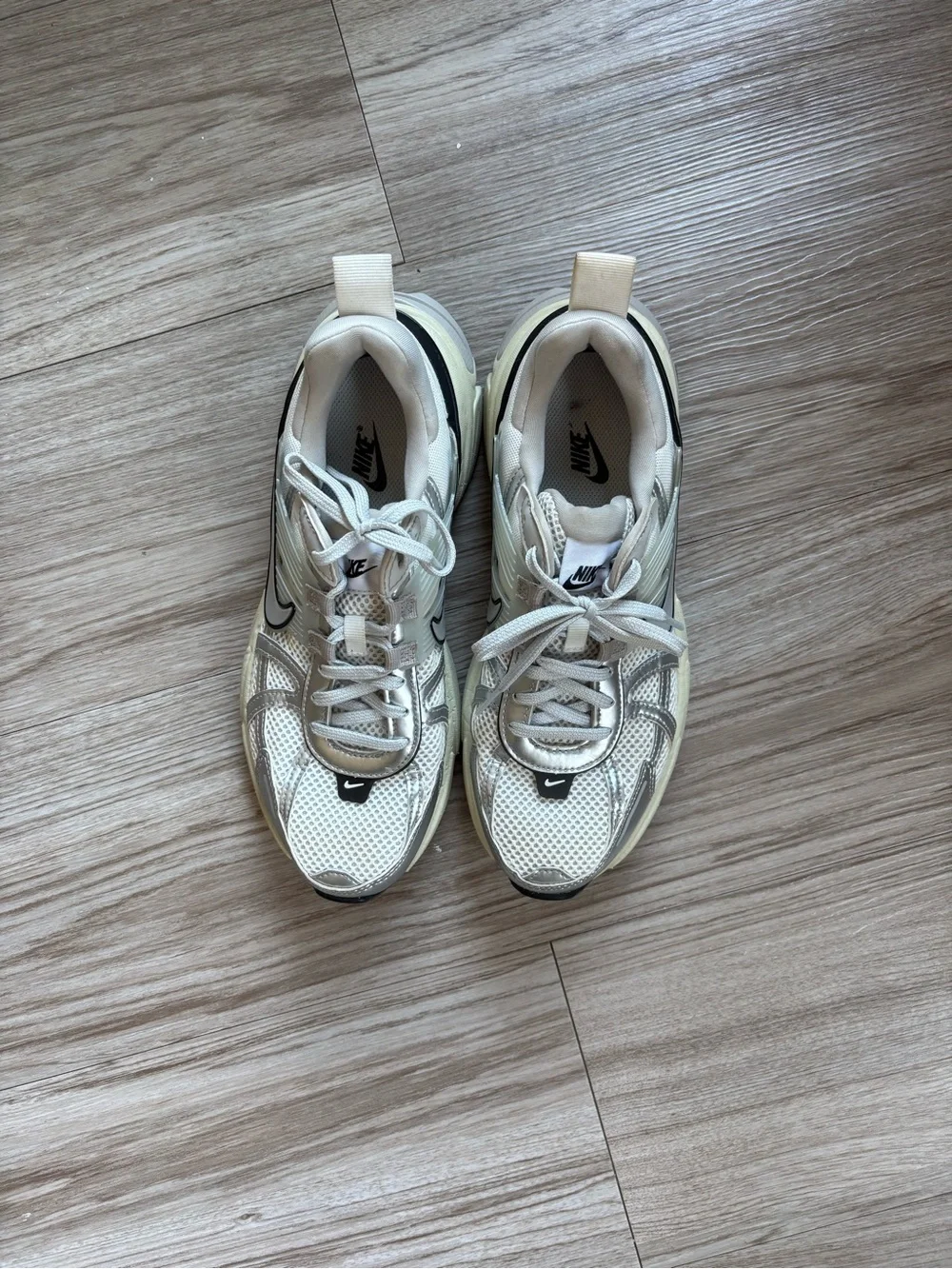 Nike Women’s V2K Running Shoe Cream and White Performance Sneakers Size 8.5